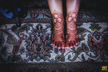 Cool bridal feet mehendi design 