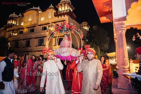 Bride entering in palki shot 