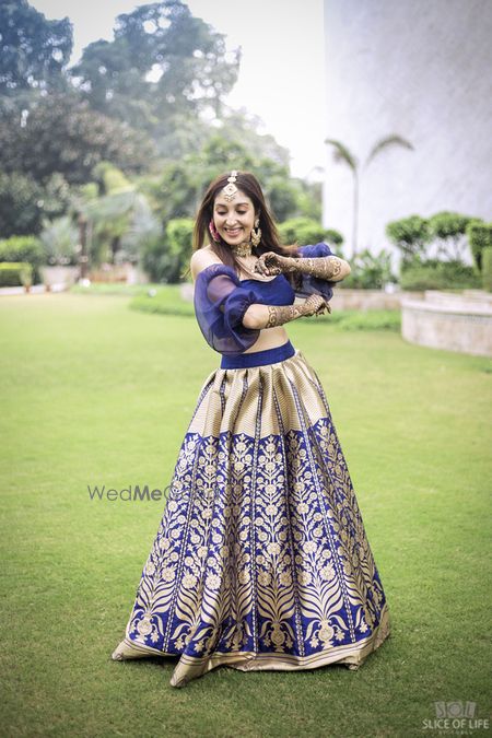 Mehendi dancing bridal portrait 