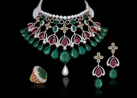 Photo of emerald and diamond necklace