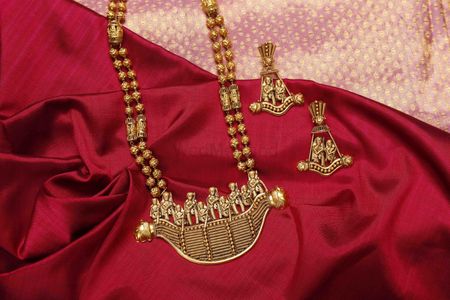 Photo of Beautiful temple jewellery set with unique design in gold