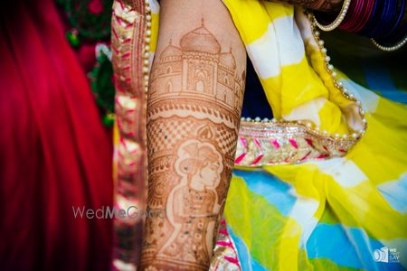 Unique mehendi design with Taj Mahal 