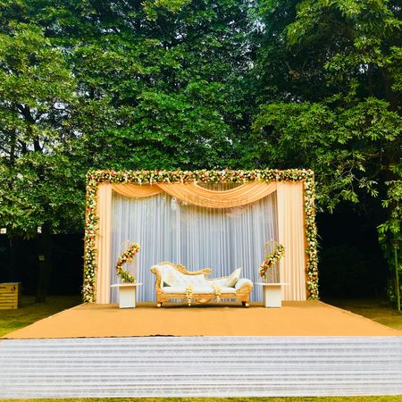 Lovely peach stage decor with florals