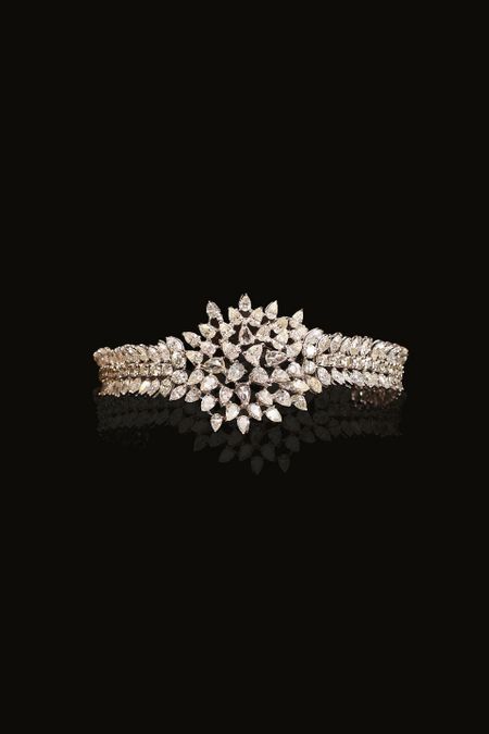 Stunning diamond bracelet with a floral design