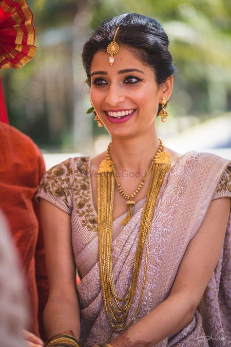 Photo of Simple bridal saree with traditional gold jewellery