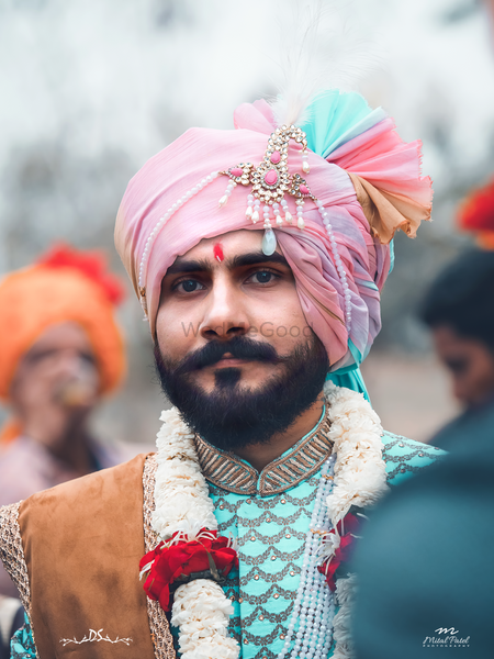 Stunning pastel safa in multicoloured hues for the groom