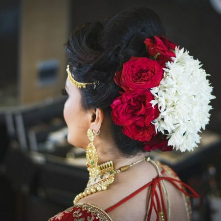 Pretty roses with mogra hairstyle for wedding 