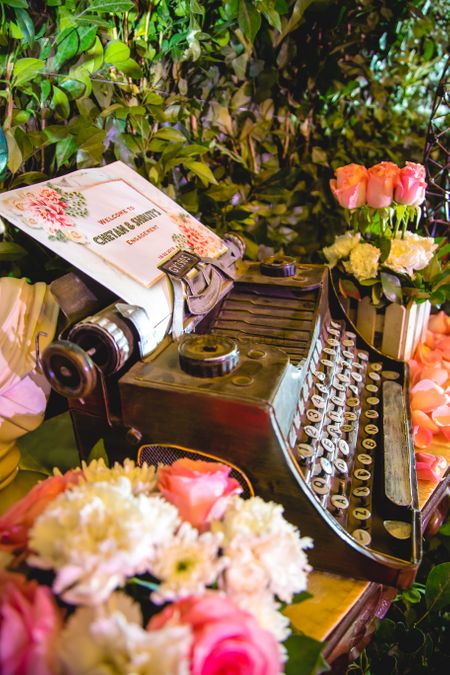 Cute typewriter as the welcome note for all the guests 