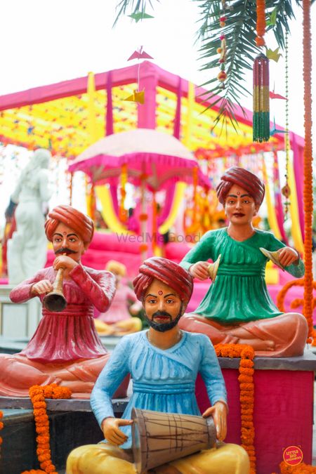 Rajasthani mehendi decor ideas with puppets