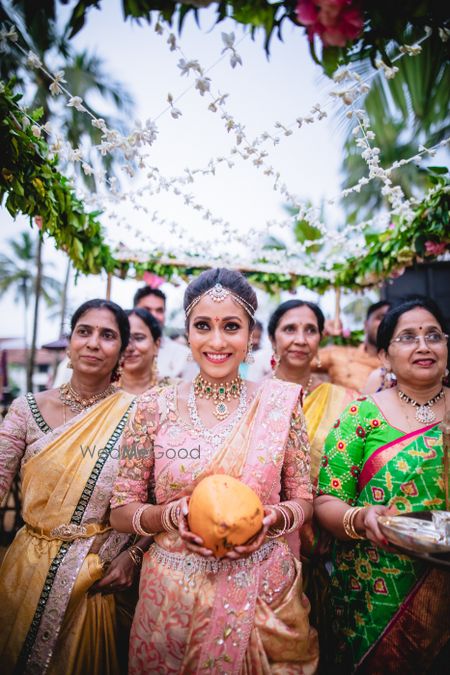 Modern South Indian bride with minimal jewellery and embellished saree 