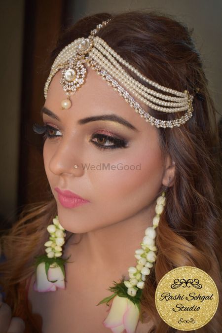 Multi-layered pearl and kundan mathapatti with floral earrings 