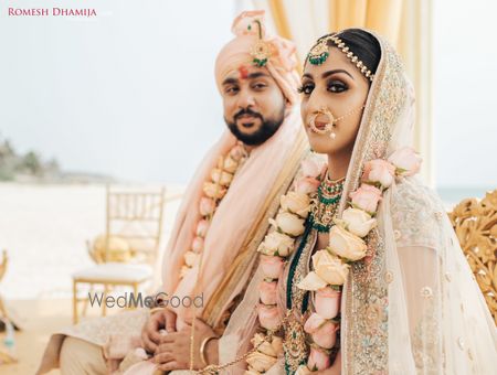 Photo of Pastel rose jaimala for couple