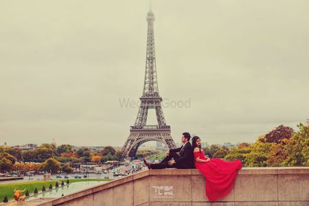 pre wedding shoot in Paris