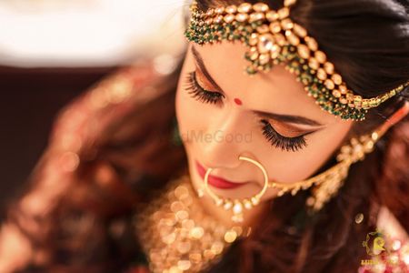 A bride with subtle makeup