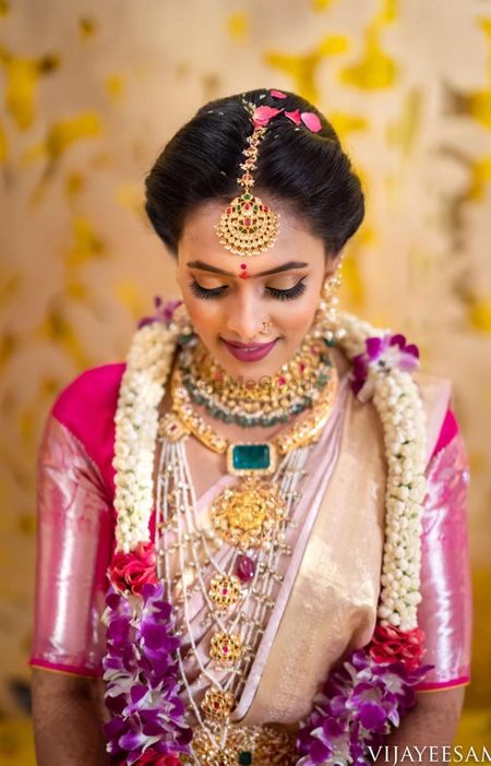 South indian bridal look with jaimala and maangtikka 