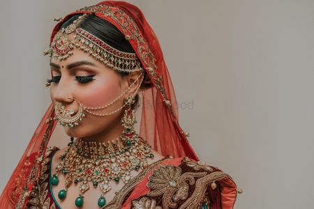 Photo of Multi-colored mathapatti and necklace for wedding