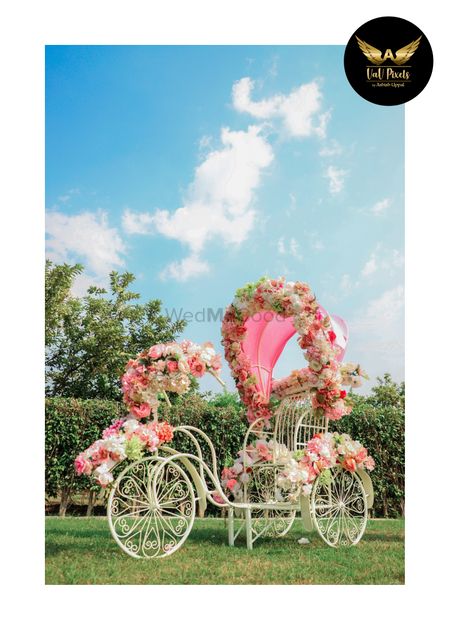 Stunning bicycle with flowers as a photobooth 