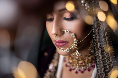 Unique bridal Nath with detailing 