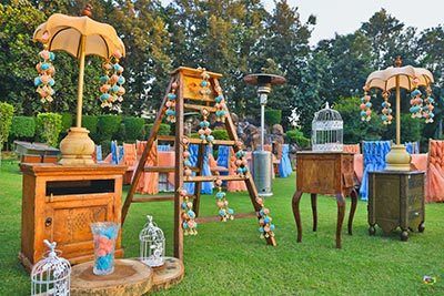 Quirky decor idea for mehendi with ladder