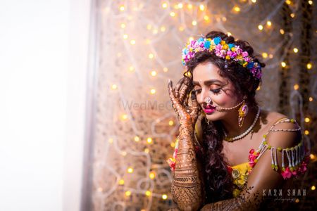 Photo of Unique mehendi jewellery with floral wreath