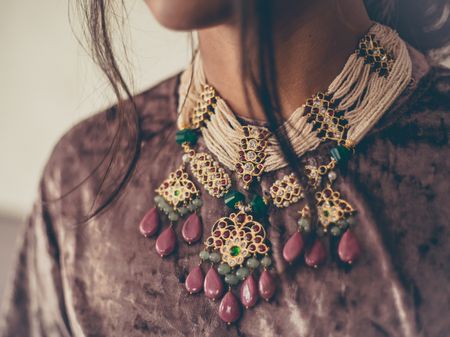Coloured necklace for emehendi 