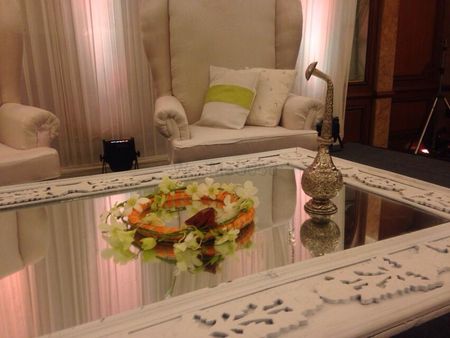 Photo of mirror table setting for nikah