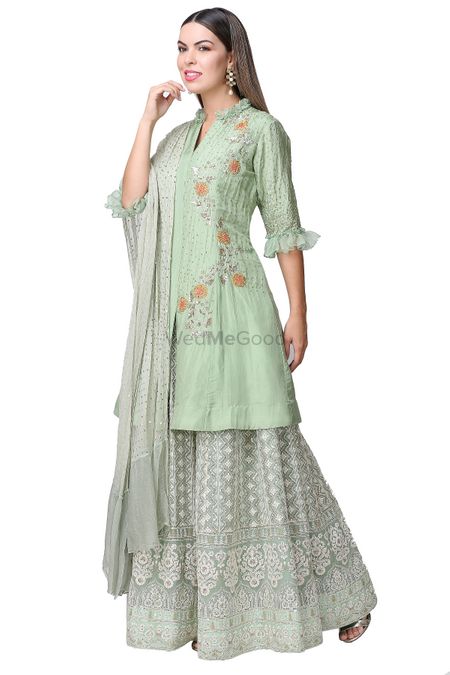 Mehendi outfit with long kurta for mother of the bride