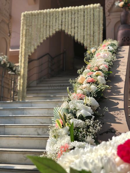 Floral decor for stairway 