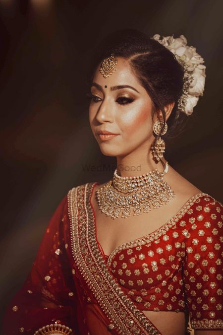 Bride with choli cut blouse and nude makeup 