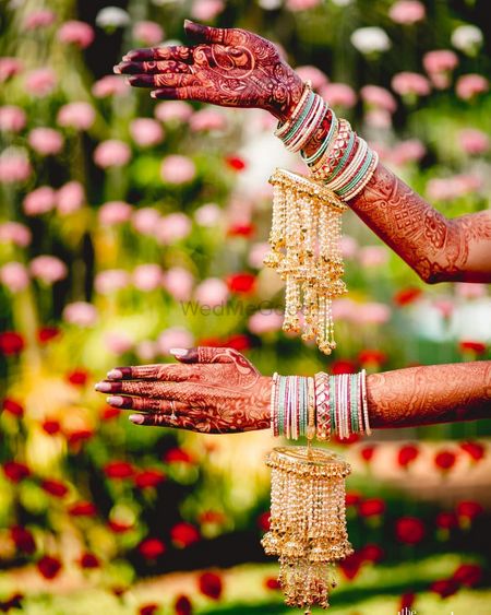 A bride flaunting her single kaleera
