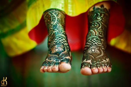 Photo of Bridal Feet Mehendi Shot