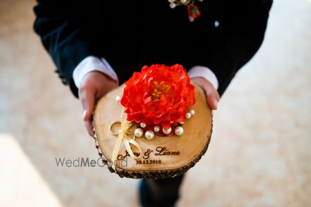 A really creative engagement ring tray!