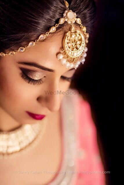 Photo of Gold Shaded Bridal Eye Makeup