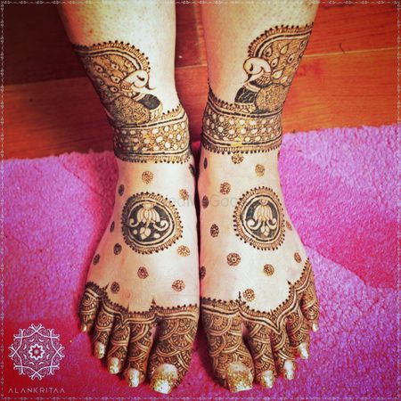 Minimal mehendi feet design for brides