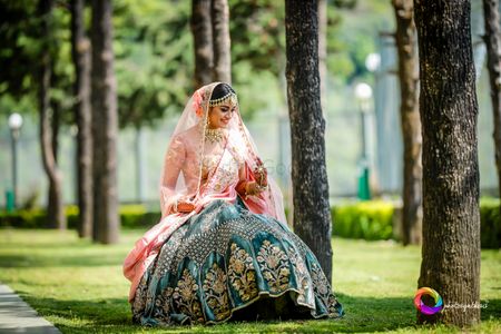 Photo of A bride wearing a contrasting dupatta to make her outfit pop