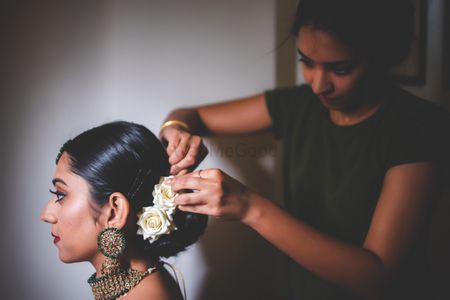 Photo of Bridal hairstyling making a bun