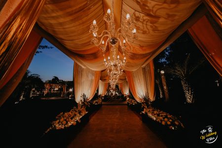 A beautiful entrance decor idea in a grand and luxurious wedding. 