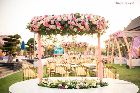 Unique table decor idea with floral trellis