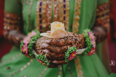 A bride flaunting her floral jewellery on her mehndi