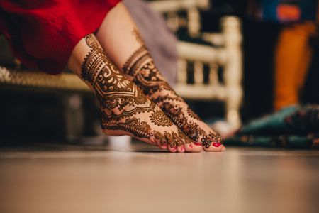 bridal feet mehendi design