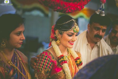 Photo of South Indian Bridal Portrait with Mathapatti