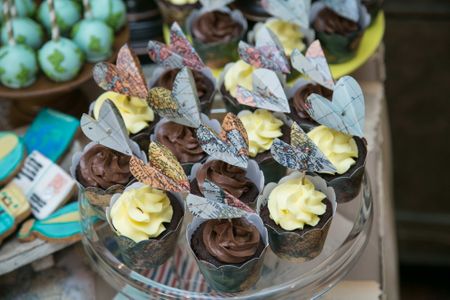 Chocolate Cupcake with Rostte Decor as Favors