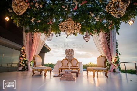 grand floral mandap decor idea with chandeliers