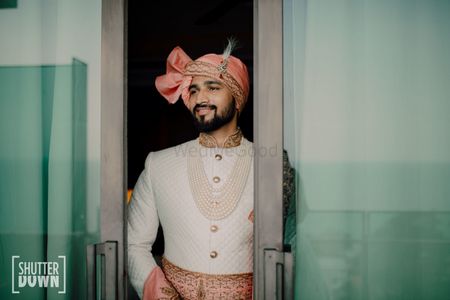 unique groom look with contrasting safa and waistbelt 