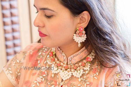 Photo of Mehendi jewellery in coral and gold