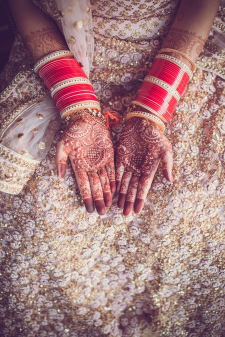 Bridal Hand Mehendi Design with Chooda