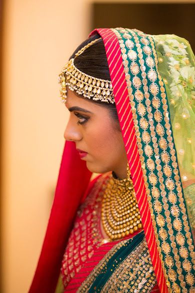 Photo of Gold and Pearls Kundan Mathapatti with Matching Choker