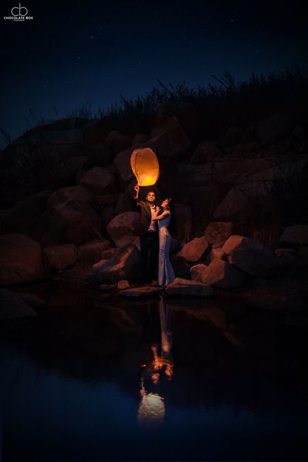 Pre wedding shoot idea with floating lantern