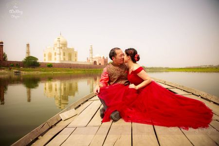 Photo of Boat Pre Wedding in Front on Taj Mahal