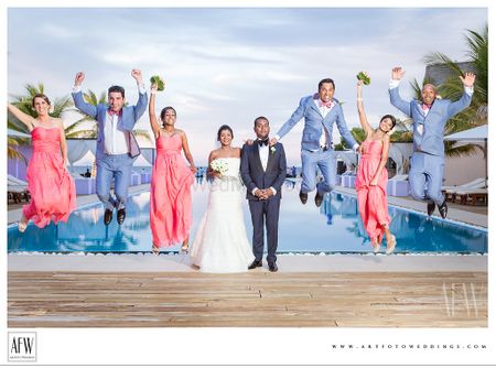 Fun Photo with Bridesmaids and Groomesmen Jumping